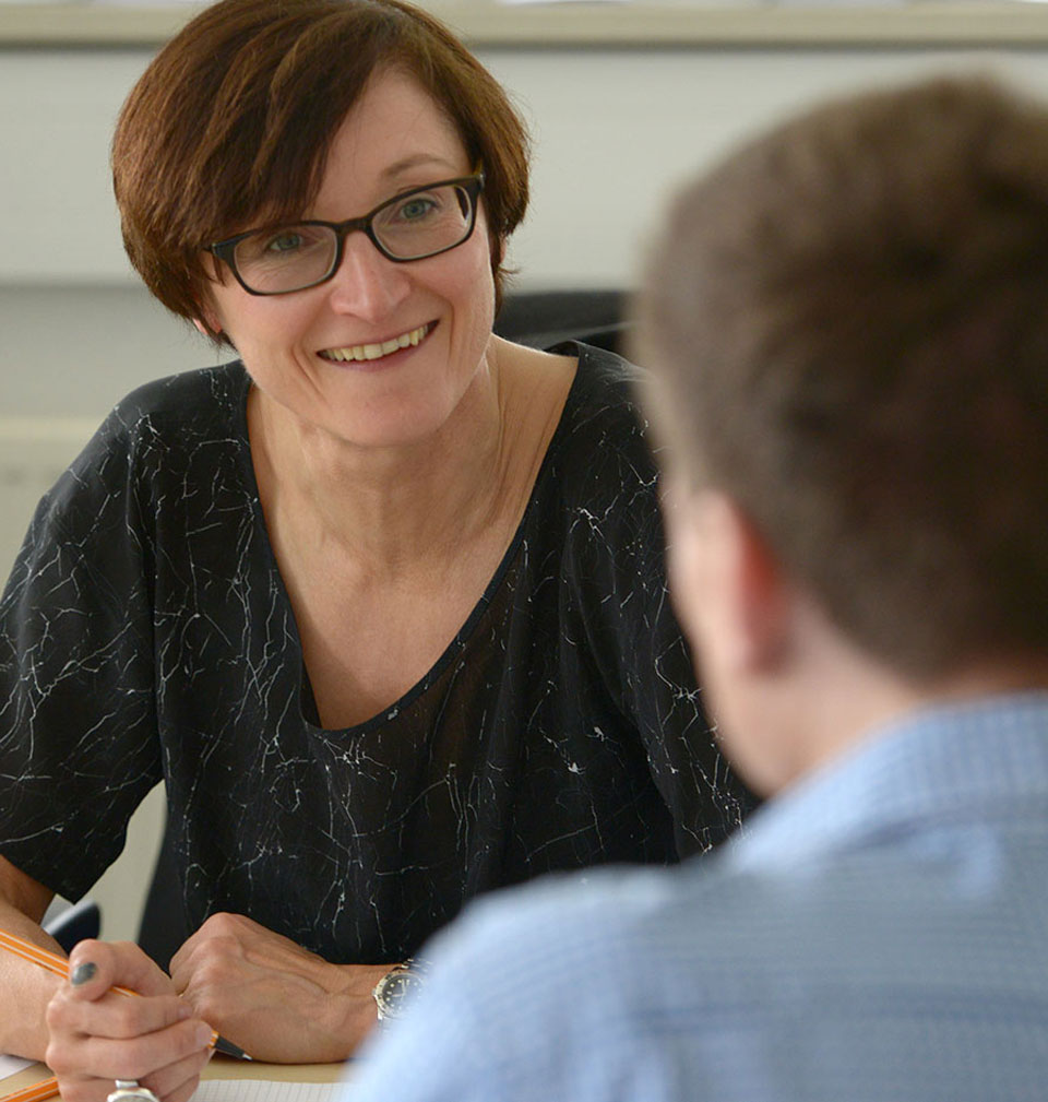 Mitarbeiterin im Gespräch